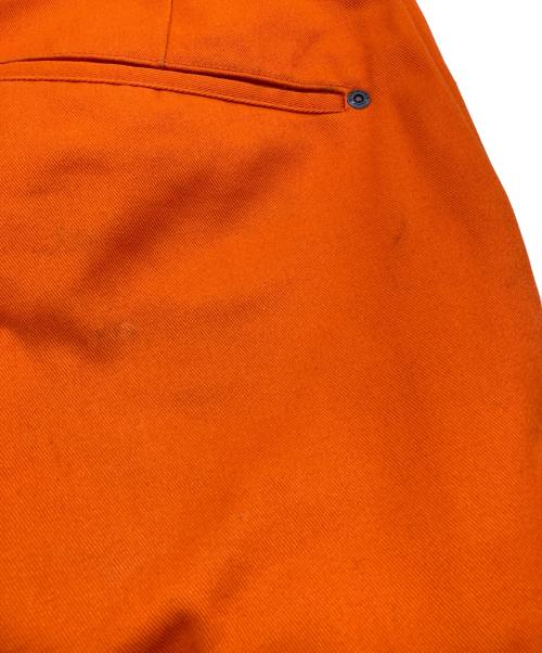 Dickies（ディッキーズ）Dickies (ディッキーズ) Casper John AIVER (キャスパージョンアイバー) リベットダブルニーパンツ オレンジ サイズ:Mの古着・服飾アイテム