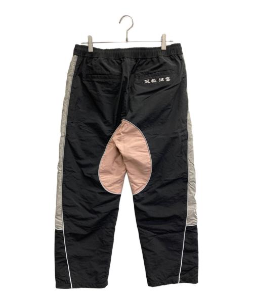 BlackEyePatch（ブラックアイパッチ）BlackEyePatch (ブラックアイパッチ) FAF (エフエーエフ) コラボ トラックパンツ ブラック サイズ:Mの古着・服飾アイテム