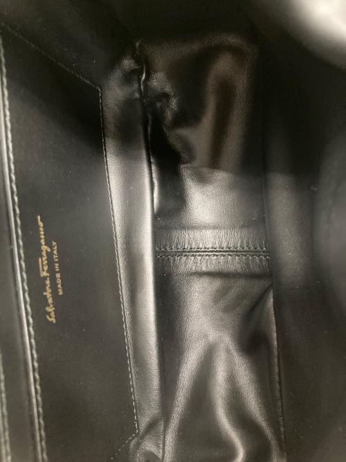 Salvatore Ferragamo（サルヴァトーレ フェラガモ）Salvatore Ferragamo (サルヴァトーレ フェラガモ) ガンチーニ キャンバス&レザー カメラバッグ チェーンショルダーバッグ ベージュの古着・服飾アイテム