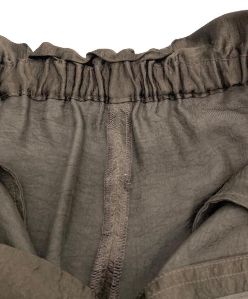 Curensology（カレンソロジー）Curensology (カレンソロジー) クラッシュサテンパンツ ブラック サイズ:36の古着・服飾アイテム