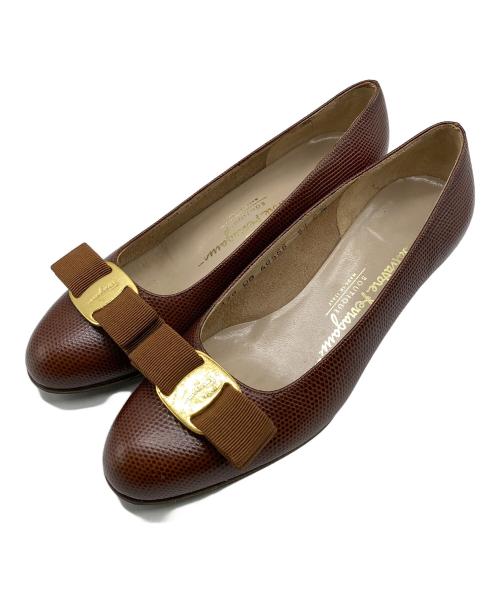 Salvatore Ferragamo（サルヴァトーレ フェラガモ）Salvatore Ferragamo (サルヴァトーレ フェラガモ) ヴァラパンプス ブラウン サイズ:5.5の古着・服飾アイテム