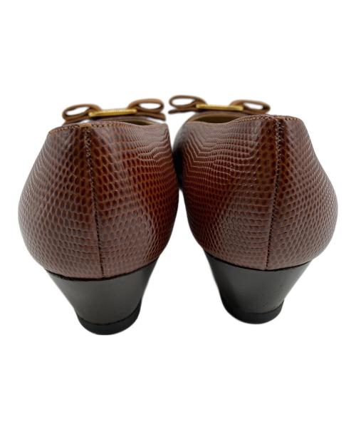 Salvatore Ferragamo（サルヴァトーレ フェラガモ）Salvatore Ferragamo (サルヴァトーレ フェラガモ) ヴァラパンプス ブラウン サイズ:5.5の古着・服飾アイテム