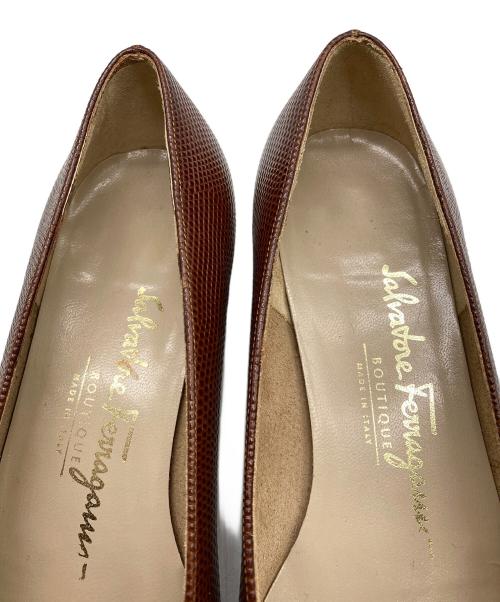 Salvatore Ferragamo（サルヴァトーレ フェラガモ）Salvatore Ferragamo (サルヴァトーレ フェラガモ) ヴァラパンプス ブラウン サイズ:5.5の古着・服飾アイテム