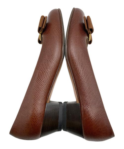 Salvatore Ferragamo（サルヴァトーレ フェラガモ）Salvatore Ferragamo (サルヴァトーレ フェラガモ) ヴァラパンプス ブラウン サイズ:5.5の古着・服飾アイテム