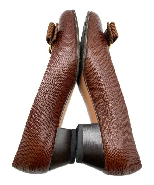 Salvatore Ferragamo（サルヴァトーレ フェラガモ）Salvatore Ferragamo (サルヴァトーレ フェラガモ) ヴァラパンプス ブラウン サイズ:5.5の古着・服飾アイテム