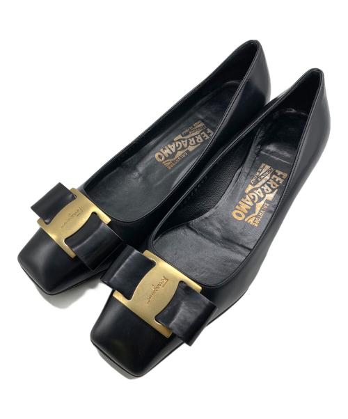 Salvatore Ferragamo（サルヴァトーレ フェラガモ）Salvatore Ferragamo (サルヴァトーレ フェラガモ) ヴァラ パンプス ブラック サイズ:6.5の古着・服飾アイテム