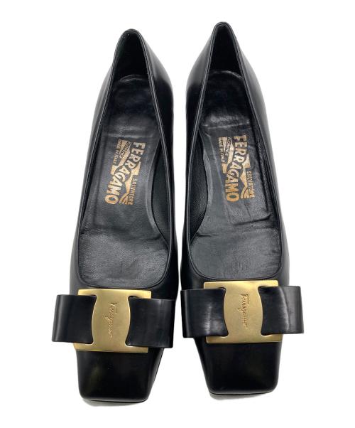 Salvatore Ferragamo（サルヴァトーレ フェラガモ）Salvatore Ferragamo (サルヴァトーレ フェラガモ) ヴァラ パンプス ブラック サイズ:6.5の古着・服飾アイテム
