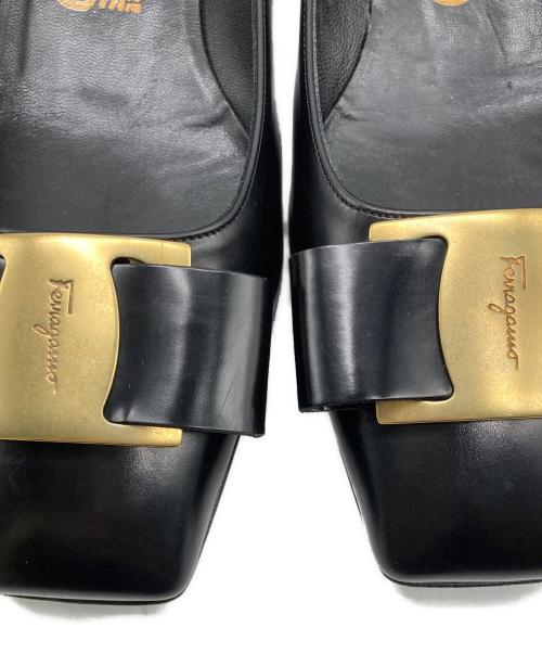 Salvatore Ferragamo（サルヴァトーレ フェラガモ）Salvatore Ferragamo (サルヴァトーレ フェラガモ) ヴァラ パンプス ブラック サイズ:6.5の古着・服飾アイテム