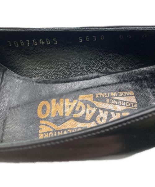 Salvatore Ferragamo（サルヴァトーレ フェラガモ）Salvatore Ferragamo (サルヴァトーレ フェラガモ) ヴァラ パンプス ブラック サイズ:6.5の古着・服飾アイテム