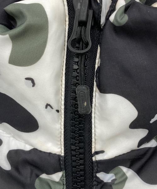 TIGHTBOOTH PRODUCTION（タイトブースプロダクション）TIGHTBOOTH PRODUCTION (タイトブースプロダクション) KILLER BONG (キラーボング) URBAN CAMO DOWN JKT ホワイト×グリーン サイズ:Lの古着・服飾アイテム