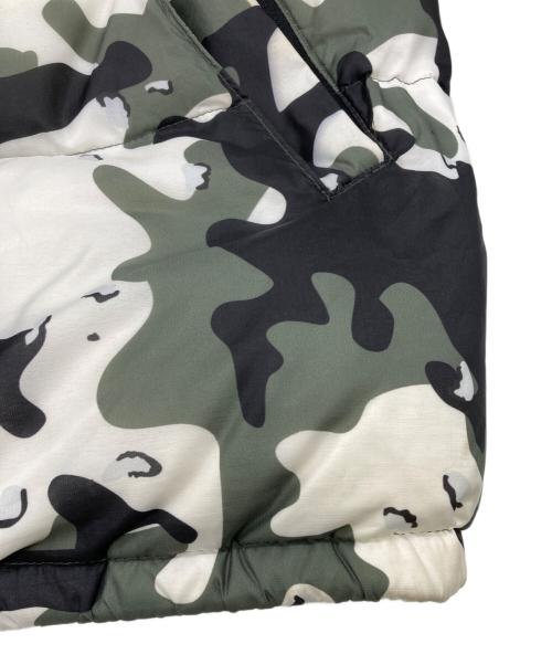 TIGHTBOOTH PRODUCTION（タイトブースプロダクション）TIGHTBOOTH PRODUCTION (タイトブースプロダクション) KILLER BONG (キラーボング) URBAN CAMO DOWN JKT ホワイト×グリーン サイズ:Lの古着・服飾アイテム