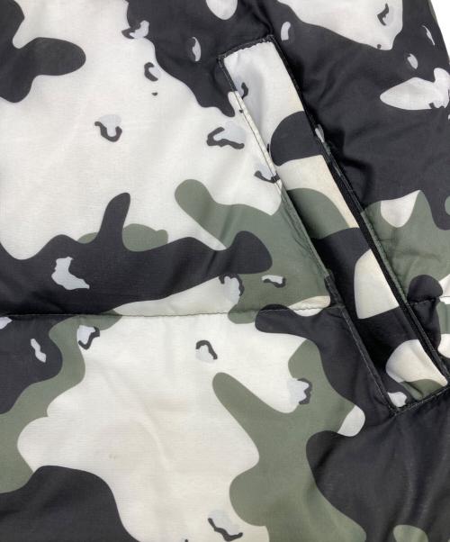 TIGHTBOOTH PRODUCTION（タイトブースプロダクション）TIGHTBOOTH PRODUCTION (タイトブースプロダクション) KILLER BONG (キラーボング) URBAN CAMO DOWN JKT ホワイト×グリーン サイズ:Lの古着・服飾アイテム