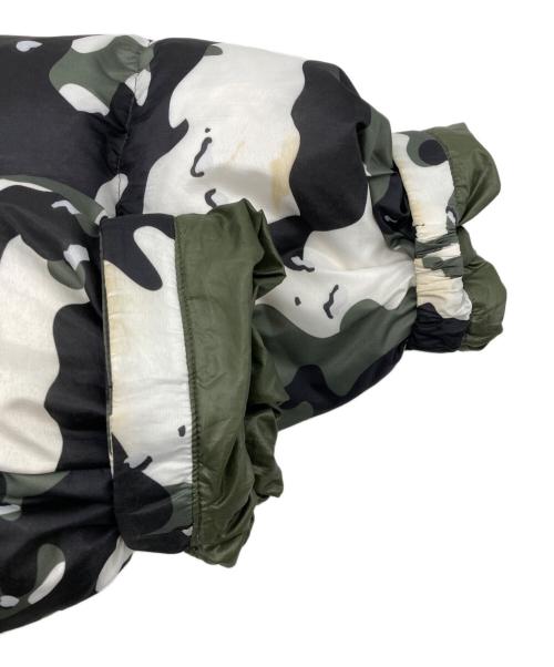 TIGHTBOOTH PRODUCTION（タイトブースプロダクション）TIGHTBOOTH PRODUCTION (タイトブースプロダクション) KILLER BONG (キラーボング) URBAN CAMO DOWN JKT ホワイト×グリーン サイズ:Lの古着・服飾アイテム