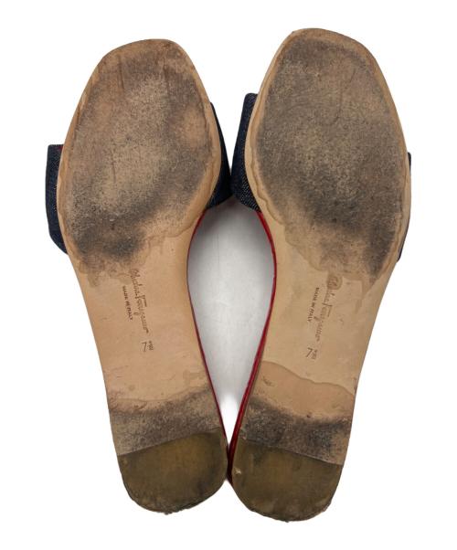 Salvatore Ferragamo（サルヴァトーレ フェラガモ）Salvatore Ferragamo (サルヴァトーレ フェラガモ) デニムサンダル ネイビー×レッド サイズ:7.5の古着・服飾アイテム