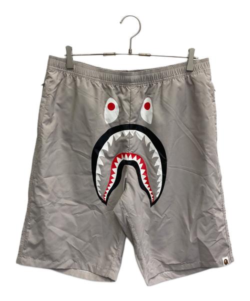 A BATHING APE（ア ベイシング エイプ）A BATHING APE (ア ベイシング エイプ) SHARK SHORTS グレー サイズ:2XL 未使用品の古着・服飾アイテム
