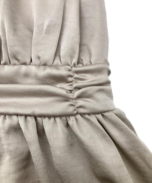 polaura（ポロ―ラ）polaura (ポロ―ラ) アメスリヴィンテージサテンフレアドレス ベージュ サイズ:S 未使用品の古着・服飾アイテム