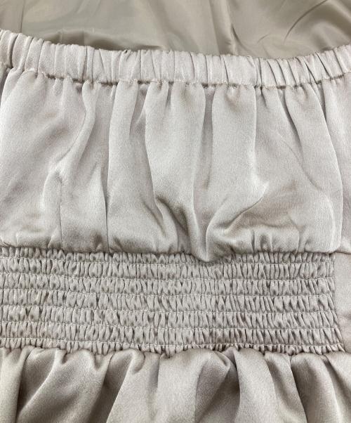 polaura（ポロ―ラ）polaura (ポロ―ラ) アメスリヴィンテージサテンフレアドレス ベージュ サイズ:S 未使用品の古着・服飾アイテム