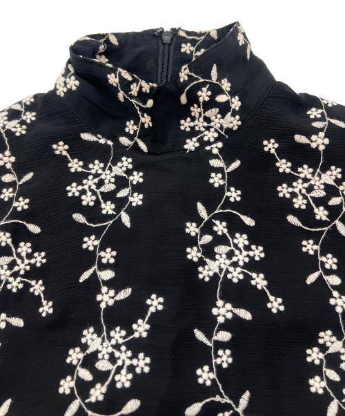 CLANE（クラネ）CLANE (クラネ) ストライプフラワーエンブロイダリ―ワンピース ブラック サイズ:SSの古着・服飾アイテム