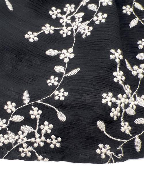 CLANE（クラネ）CLANE (クラネ) ストライプフラワーエンブロイダリ―ワンピース ブラック サイズ:SSの古着・服飾アイテム