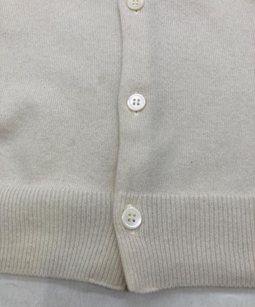 PLAY COMME des GARCONS（プレイコムデギャルソン）PLAY COMME des GARCONS (プレイコムデギャルソン) Round Neck Cardigan With White Emblem Natural ベージュ サイズ:Sの古着・服飾アイテム