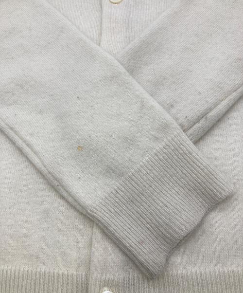 PLAY COMME des GARCONS（プレイコムデギャルソン）PLAY COMME des GARCONS (プレイコムデギャルソン) Round Neck Cardigan With White Emblem Natural ベージュ サイズ:Sの古着・服飾アイテム