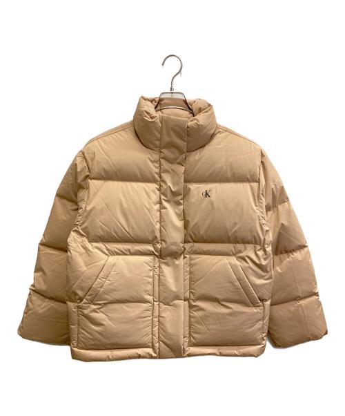 Calvin Klein Jeans（カルバンクラインジーンズ）Calvin Klein Jeans (カルバンクラインジーンズ) クラシックダウンパッファジャケット ベージュ サイズ:ＸＳの古着・服飾アイテム