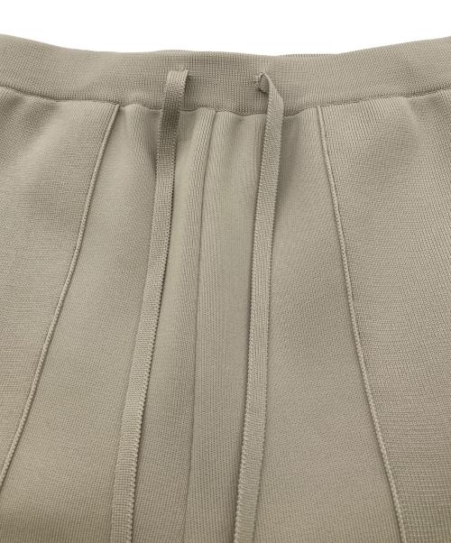 journal standard luxe（ジャーナルスタンダード ラックス）journal standard luxe (ジャーナルスタンダード ラックス) 25AW スムース パンツ ベージュ サイズ:FREEの古着・服飾アイテム