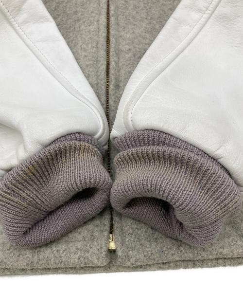skookum（スクーカム）skookum (スクーカム) 袖レザースタジャン グレー×ホワイト サイズ:36の古着・服飾アイテム