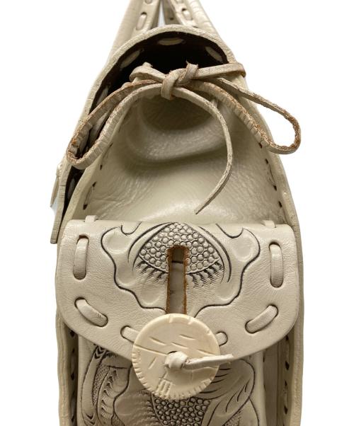 Carving Tribes（カービングトライブス）Carving Tribes (カービングトライブス) レザーハンドバッグ ベージュの古着・服飾アイテム