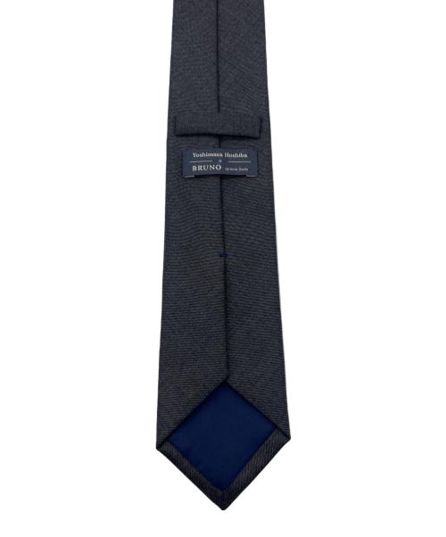 YOSHIMASA HOSHIBA（ヨシマサ ホシバ）YOSHIMASA HOSHIBA (ヨシマサ ホシバ) BRUNO (ブルーノ) ダブルネームネクタイ グレー サイズ:FREEの古着・服飾アイテム
