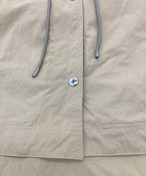 quaranciel（カランシエル）quaranciel (カランシエル) ナイロン ドロスト フード ミディ ブルゾン ベージュ サイズ:FREEの古着・服飾アイテム