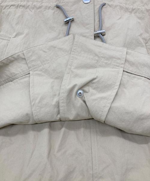 quaranciel（カランシエル）quaranciel (カランシエル) ナイロン ドロスト フード ミディ ブルゾン ベージュ サイズ:FREEの古着・服飾アイテム