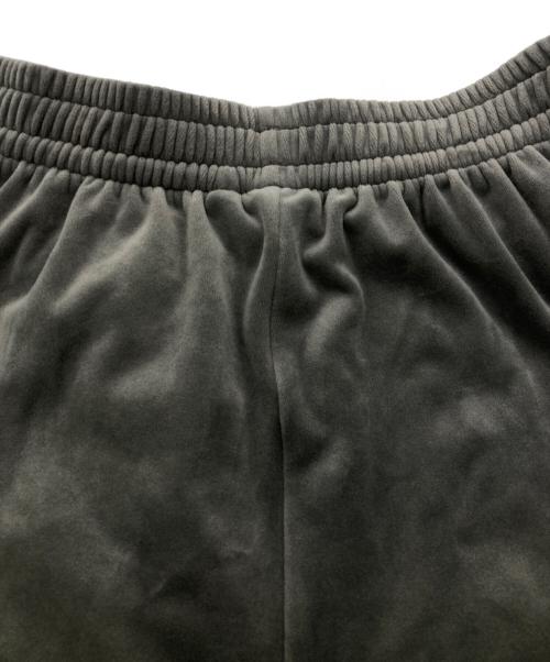 adidas（アディダス）adidas (アディダス) ベルベット ルーズ トラックパンツ グレー サイズ:L　165/72の古着・服飾アイテム