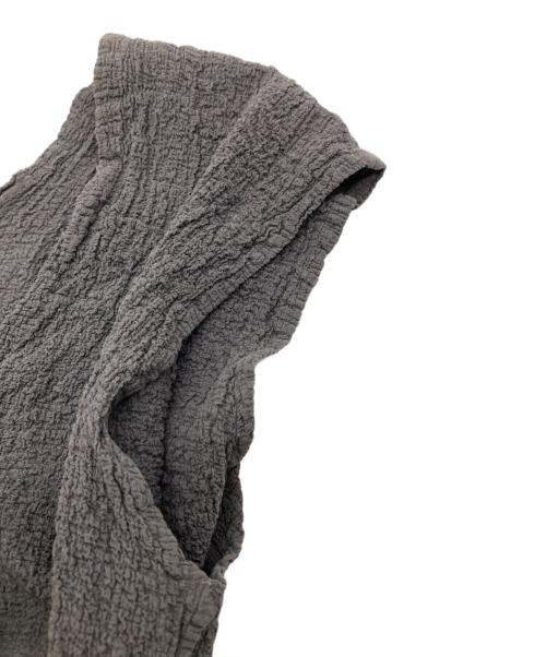 me ISSEY MIYAKE（ミーイッセイ ミヤケ）me ISSEY MIYAKE (ミーイッセイ ミヤケ) カリフラワー切替/ノースリーブワンピース/ グレー サイズ:-の古着・服飾アイテム