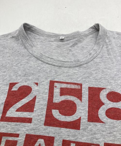 COMME des GARCONS（コムデギャルソン）COMME des GARCONS (コムデギャルソン) Ai weiwei プリントＴシャツ グレー サイズ:Sの古着・服飾アイテム