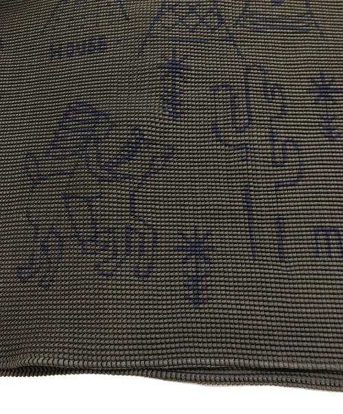 me ISSEY MIYAKE（ミーイッセイ ミヤケ）me ISSEY MIYAKE (ミーイッセイ ミヤケ) 転写 プリーツカットソー グリーン サイズ:-の古着・服飾アイテム