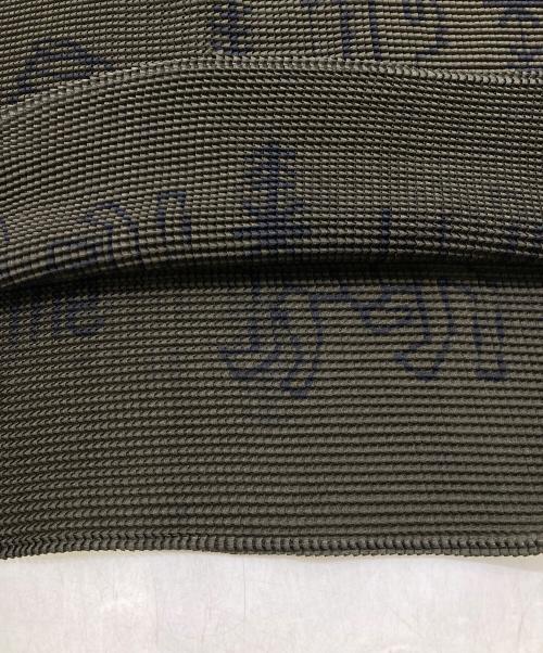 me ISSEY MIYAKE（ミーイッセイ ミヤケ）me ISSEY MIYAKE (ミーイッセイ ミヤケ) 転写 プリーツカットソー グリーン サイズ:-の古着・服飾アイテム