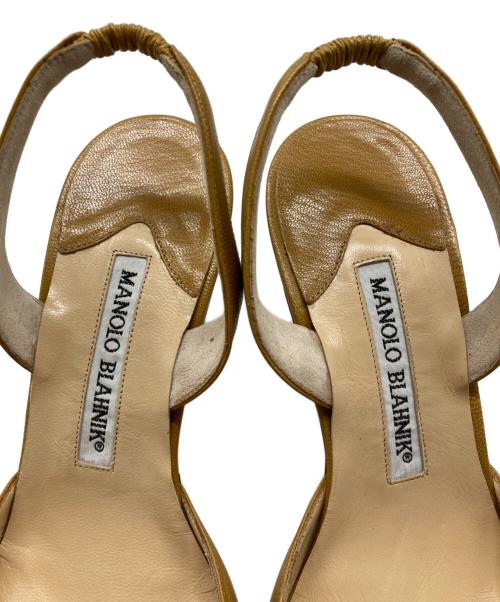 Manolo Blahnik（マノロブラニク）Manolo Blahnik (マノロブラニク) ポインテッドトゥパンプス ベージュ サイズ:37.5の古着・服飾アイテム