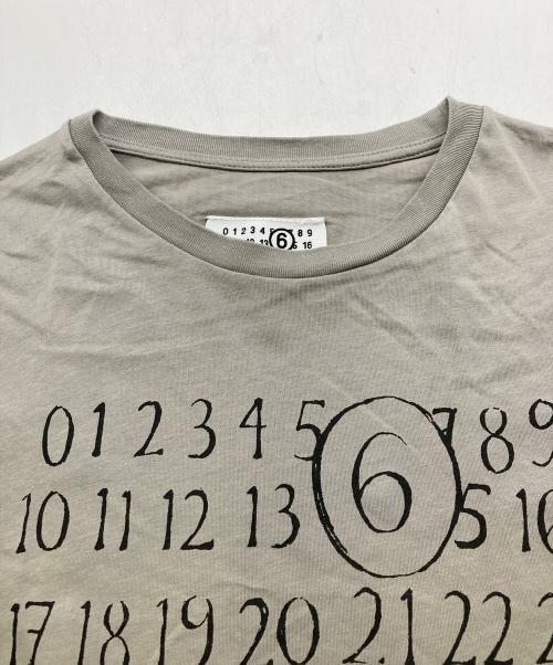 MM6 Maison Margiela（エムエムシックスメゾンマルジェラ）MM6 Maison Margiela (エムエムシックスメゾンマルジェラ) ナンバリングTシャツ グレー サイズ:16の古着・服飾アイテム