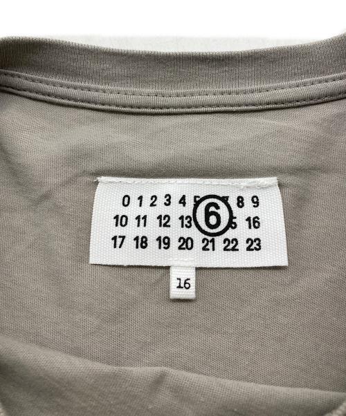 MM6 Maison Margiela（エムエムシックスメゾンマルジェラ）MM6 Maison Margiela (エムエムシックスメゾンマルジェラ) ナンバリングTシャツ グレー サイズ:16の古着・服飾アイテム