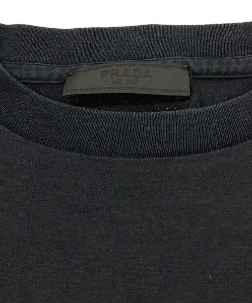 PRADA（プラダ）PRADA (プラダ) 三角プレートパッチＴシャツ ブラック サイズ:Mの古着・服飾アイテム