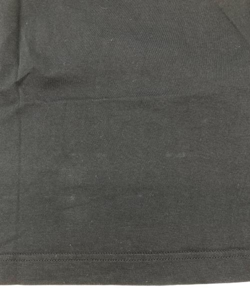 PRADA（プラダ）PRADA (プラダ) 三角プレートパッチＴシャツ ブラック サイズ:Mの古着・服飾アイテム