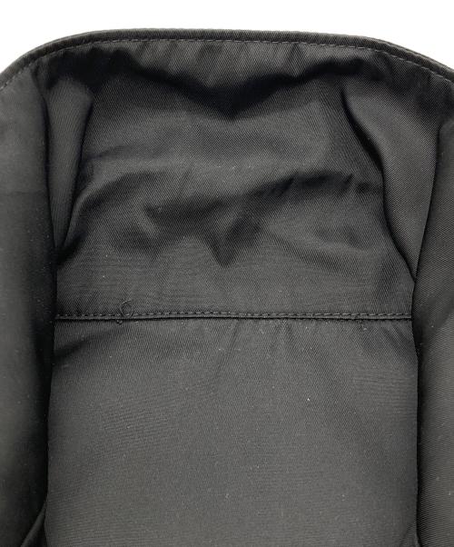 PRADA（プラダ）PRADA (プラダ) RE-NYLON Triangular plate nylon short sleeve shirt ブラック サイズ:XSの古着・服飾アイテム