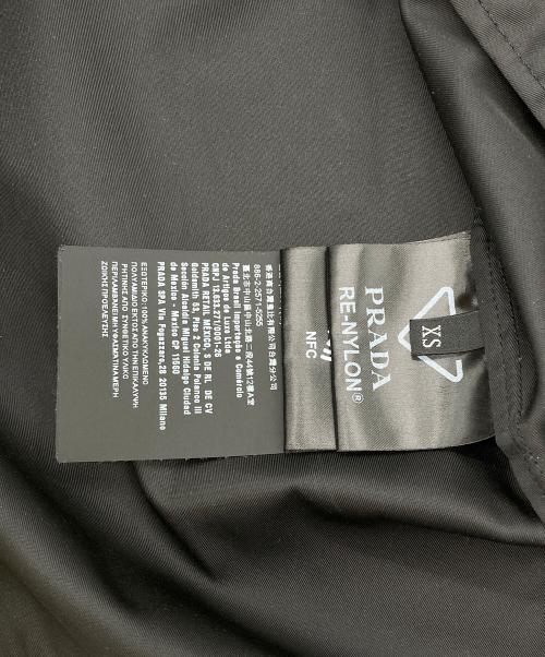 PRADA（プラダ）PRADA (プラダ) RE-NYLON Triangular plate nylon short sleeve shirt ブラック サイズ:XSの古着・服飾アイテム