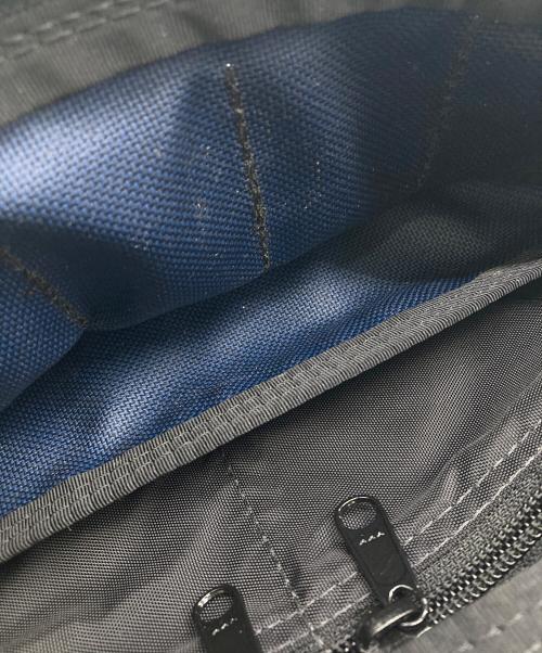 BRIEFING（ブリーフィング）BRIEFING (ブリーフィング) TRIPOD ボディーバッグ ネイビーの古着・服飾アイテム