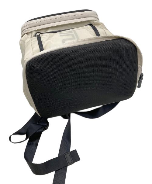 TUMI（トゥミ）TUMI (トゥミ) パッカブルバックパック／PACKABLE BACK PACK ベージュの古着・服飾アイテム