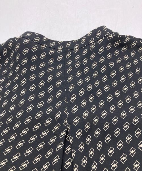 icB（アイシービー）icB (アイシービー) BackSatinAmunzen 5分袖バンドカラーブラウス ブラック サイズ:Sの古着・服飾アイテム