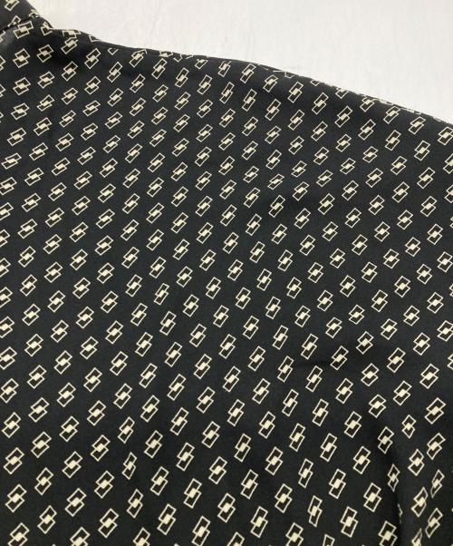 icB（アイシービー）icB (アイシービー) BackSatinAmunzen 5分袖バンドカラーブラウス ブラック サイズ:Sの古着・服飾アイテム