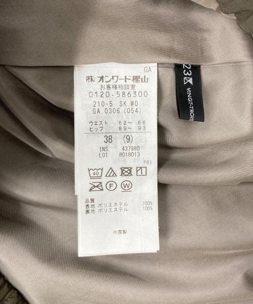 23区（ニジュウサンク）23区 (ニジュウサンク) パウダリータイプライター プリーツ スカート グレージュ サイズ:Mの古着・服飾アイテム