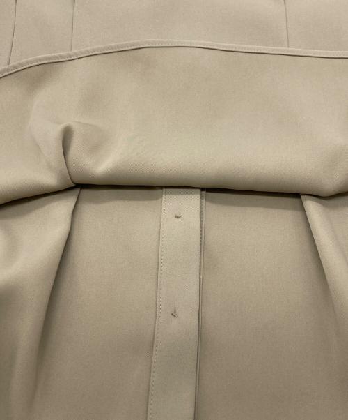 PLST（プラステ）PLST (プラステ) パールボタン2WAYブラウスパンツセットアップ ベージュ サイズ:L 未使用品の古着・服飾アイテム